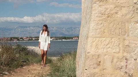 Pretty young woman Stock Footage 86985329