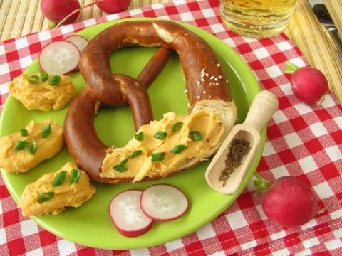 Pretzel with Obatzda Foto stock