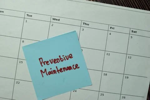 Preventive Maintenance write on sticky note and Calendar date Foto stock