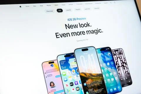 Previewing iOS 26 with Enhanced Features and Design Fotos de archivo