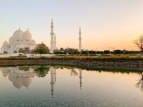 The pricelessness reflection image of Sheikh Zayed Grand Mosque in Abu Dhabi Stock Photos