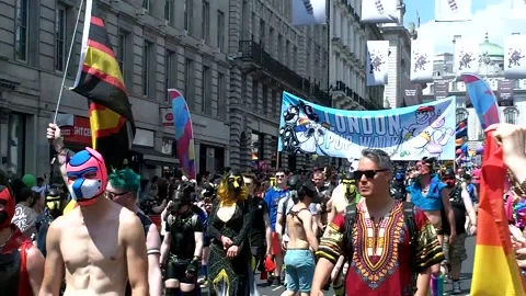 Pride March London 動画素材 153835117