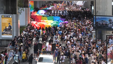 Pride Parade - Huge Crowd at Start 動画素材 242984144
