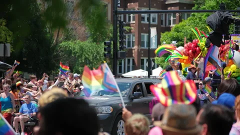 Pride parade. People at pride parade. Slow motion. Chicago IL. USA 25 jun 2023 Vidéo 247299732