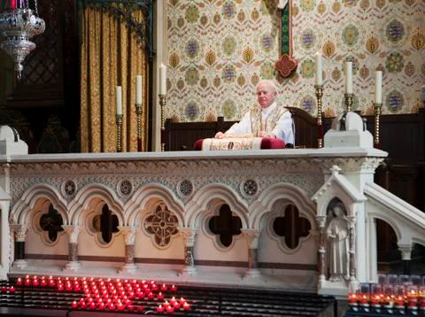 Priest at the altar Stock-Fotos