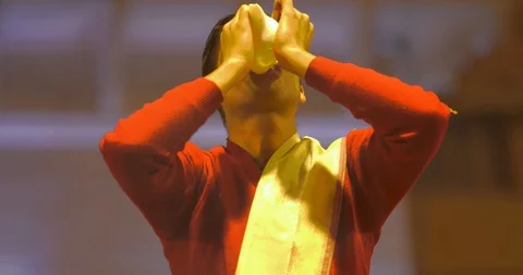 Priest blowing shell  at Hindu ritual aarti ceremony in Ganges river, Varanasi Stock Footage 113993084