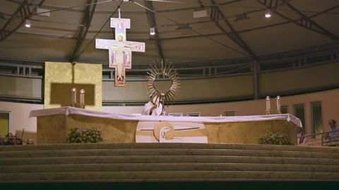 A priest going to bless the faithful with the Blessed Sacrament in Medjugorje 스톡 동영상 230962955