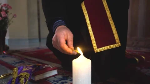 The priest lights a candle 스톡 동영상 199408411