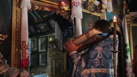 The priest makes a ritual before the altar. Stock Footage 72375752