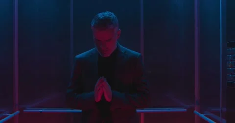 Priest stuck in an elevator asks for divine help 库存影片 307325046
