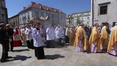 Priests participating   in Corpus Christi procession. 库存影片 155481916