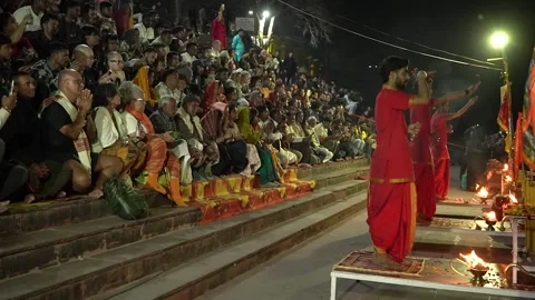 Priests Performing Traditional Aarti in Rishikesh India Видео 337625274