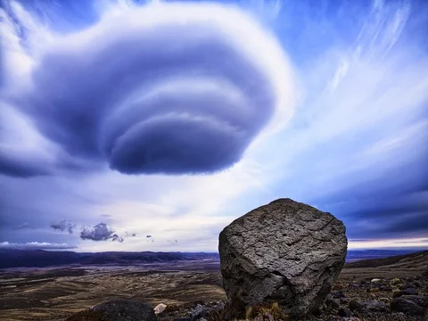 Primal Earth Images UFO Cloud 2 4k Stock 動画素材 76991950