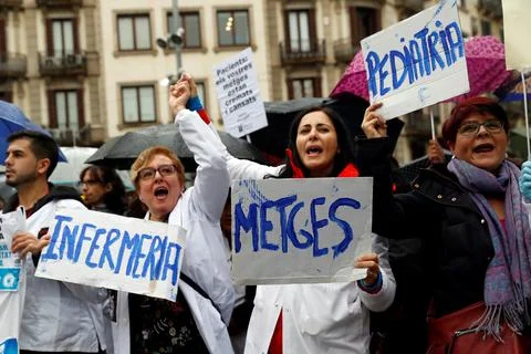 Primary care doctors on strike in Catalonia, Barcelona, Spain - 26 Nov 2018 Stock Photos