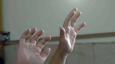 Primary School Students Raising Hands In Classroom, 4K 库存影片 327792742