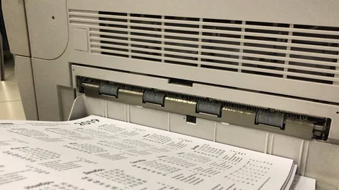 Print on the laser printer calendars Vídeos de archivo 99471803