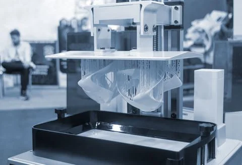 Printed models on 3D printer close-up. Objects printed on photopolymer sla 3D Foto stock