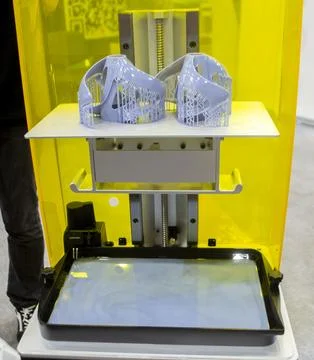 Printed models on 3D printer close-up. Objects printed on photopolymer sla Foto stock