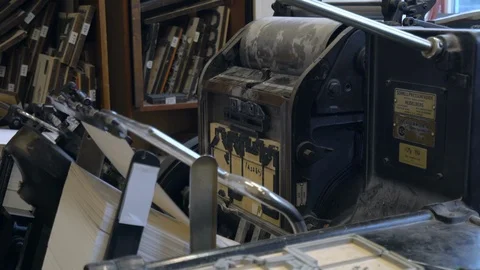 Printed sheets of paper are served in the printing press Stock-Footage 120897111