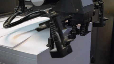 Printed sheets of paper are served in the printing press 库存影片 120904545