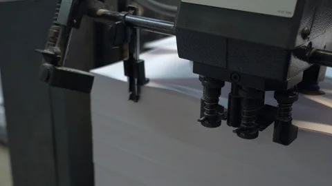 Printed sheets of paper are served in the printing press 库存影片 120905264