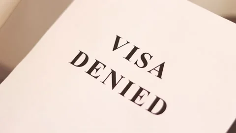 Printer prints the sheet of paper with text "VISA DENIED". Vidéo 143120413