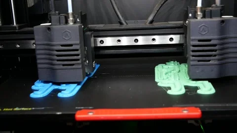 Printing with Plastic Wire Filament on 3D Printer 動画素材 190409318