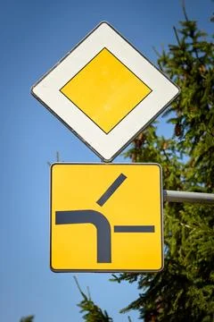 Priority road with side road merging from the left traffic sign Foto stock