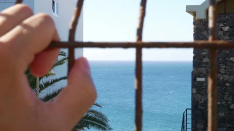 Prisoner in paradise in 4k slow motion Vídeos de archivo 88845166