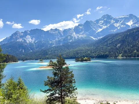 Pristine Mountain River and Lake Landscape in Wilderness Nature Foto stock