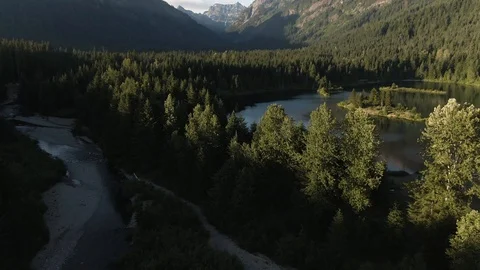 Pristine sub alpine lake in Washington's Central Cascades - Snoqualmie Pass Stock Footage 111504265