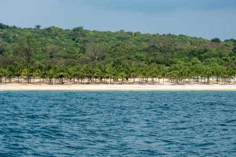 Pristine Tropical Beach with Palm Trees and Lush Forest in Phu Quoc Vietnam Stock-Fotos