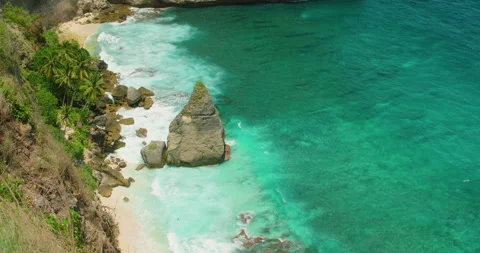 Pristine White Sand Shore and Dramatic Cliffs at Diamond Beach in Nusa Penida Stock Footage 341293686