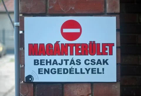 Private area, access only with permission sign in the inner area of Kaposvr. Ilustración de archivo