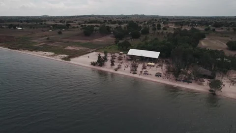 Private beach bar located next to Lake Victoria Vídeos de archivo 230080157