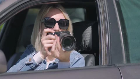 Private detective or spy conducts surveillance of object of surveillance. Stockbeeldmateriaal 237237682