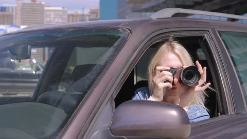 Private detective or spy conducts surveillance of object of surveillance. Stockbeeldmateriaal 237239027