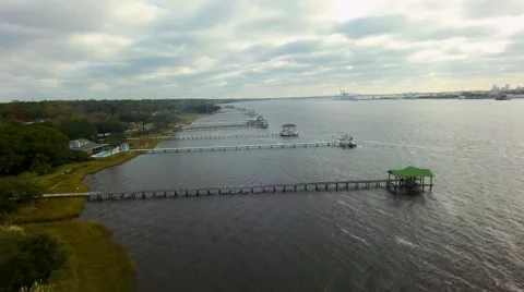 Private Docks along the river Vidéo 47491582