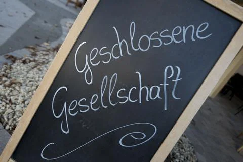 Private function sign in german (Geschlossene Gesellschaft) Foto stock