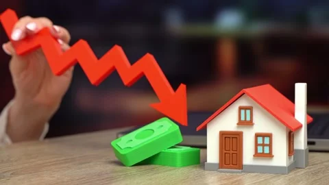 A private house and red downward arrow. Falling housing prices and declining Stock Footage 339027048