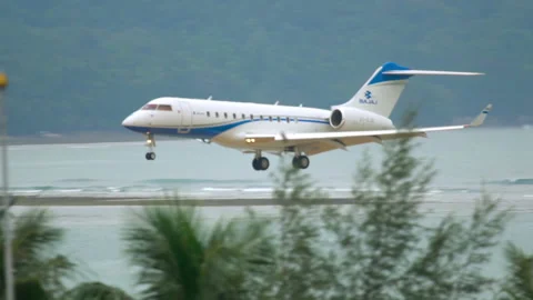 Private plane Bajaj flies Vídeo Stock 168983008