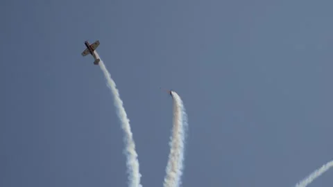 Private plane crash. A small plane during an aerobatic simulation. Video stock 243902015
