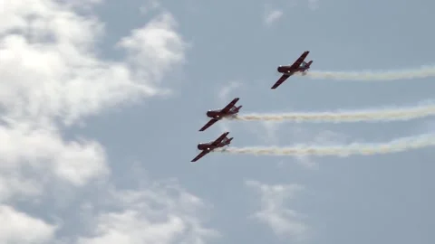 Private plane crash. A small plane during an aerobatic simulation. Video stock 243902036