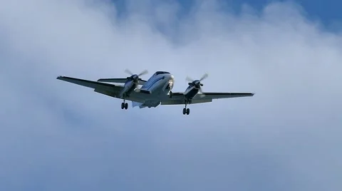 Private prop small plane, gear down landing 스톡 동영상 58169841