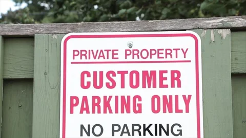 Private property customer parking only no parking on green wood picket fence Stock-Footage 249752341