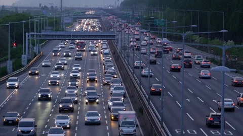 Private Road Traffic Vídeo Stock 107808424