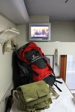 A Private room with Televisio. Sleeper Bed in China Train. Travel from Shangh Foto stock