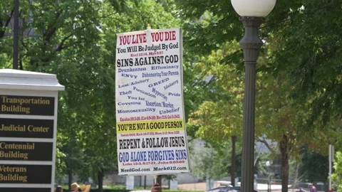 Pro abortion protesters hold up signs in front of anti-abortion protesters Video stock 201954903