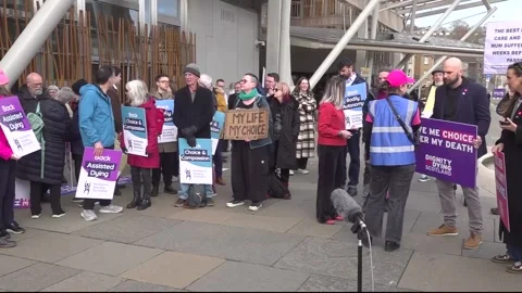 Pro assisted dying Bill campaign protest outside Parliament Stock-Footage 330939771