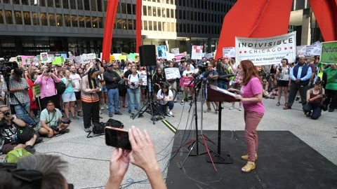 Pro-choice pro-abortion protests in downtown Chicago 스톡 동영상 199451259